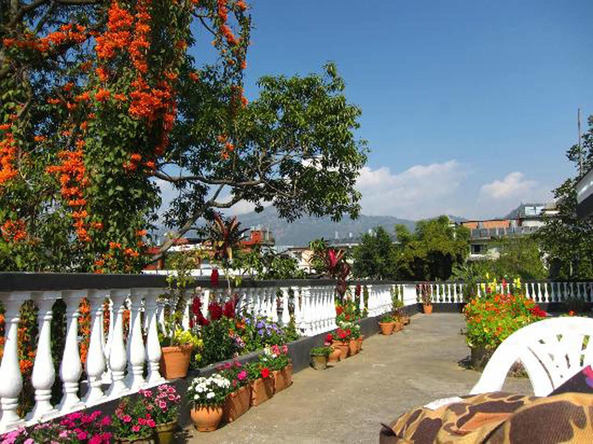 Sacred Valley Inn Pokhara Exterior foto