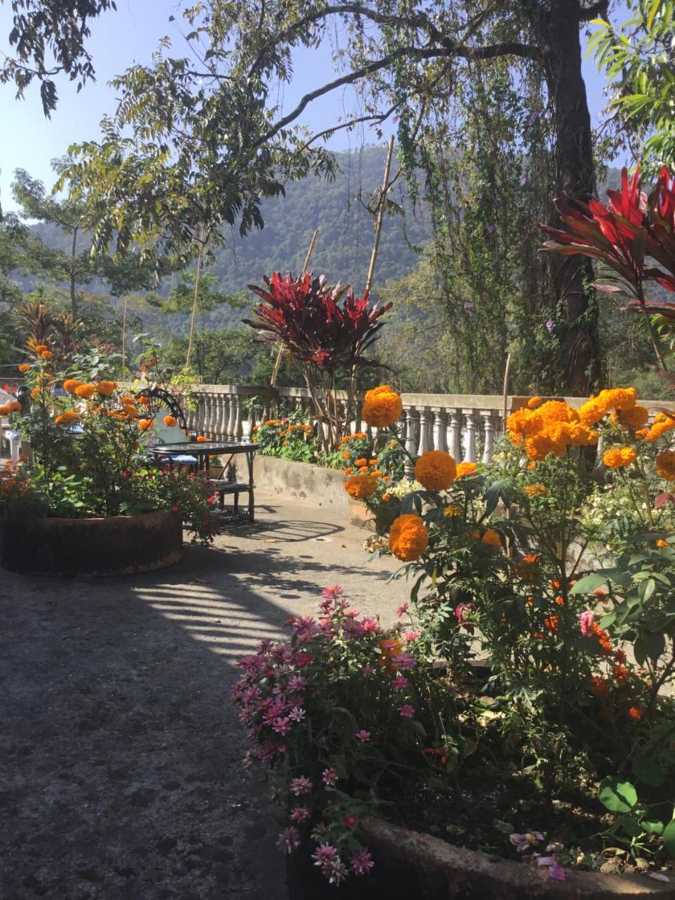 Sacred Valley Inn Pokhara Exterior foto